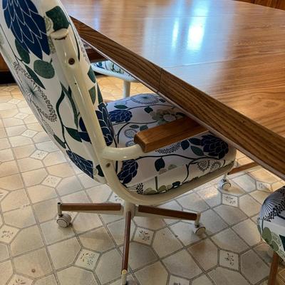 Vintage Oval Kitchen Table & Chairs - Chrome, Wood