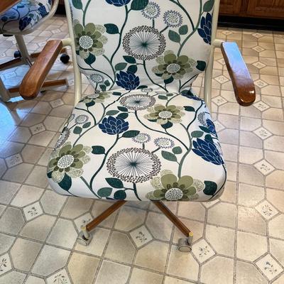 Vintage Oval Kitchen Table & Chairs - Chrome, Wood