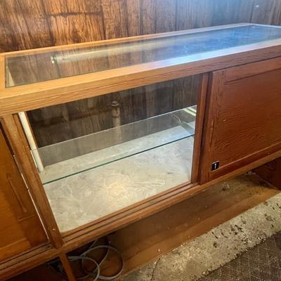 Lot 1 8 Foot display case