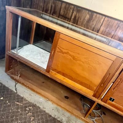 Lot 1 8 Foot display case