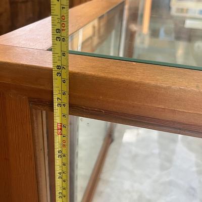 Lot 1 8 Foot display case