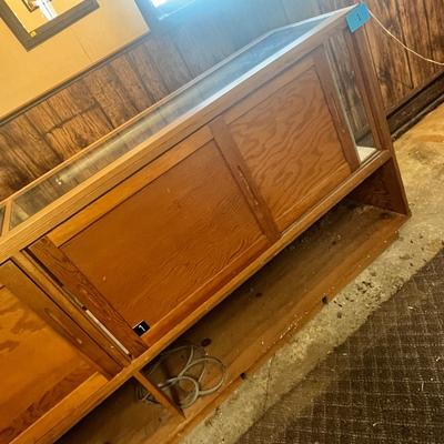 Lot 1 8 Foot display case