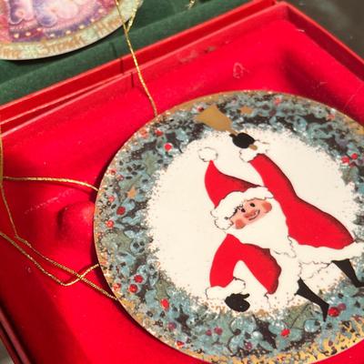 Lot 15 Buckley Moss Disk ornaments #3