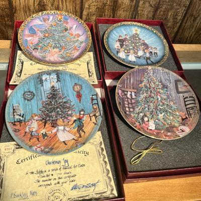 Lot 17 Buckley Moss Christmas Ltd Ed Plates #1
