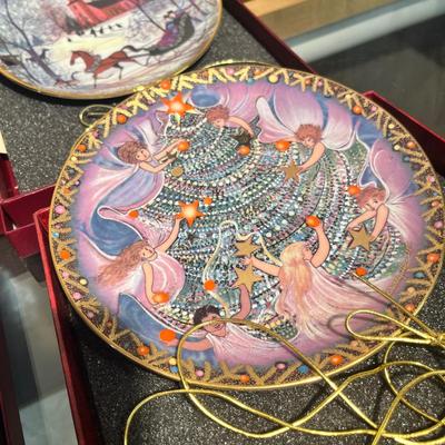 Lot 19 Buckley Moss Christmas Ltd Ed Plates #3