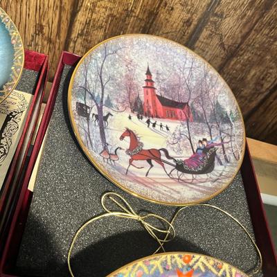 Lot 19 Buckley Moss Christmas Ltd Ed Plates #3