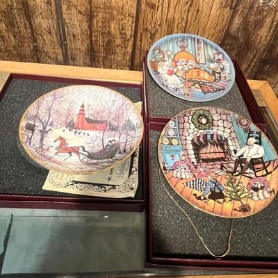 Lot 21 Buckley Moss Christmas Ltd Ed Plates #5