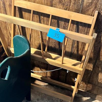 Lot 35 Art Fold up rack