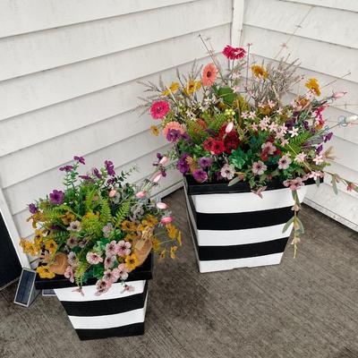 Outdoor pots and wreath