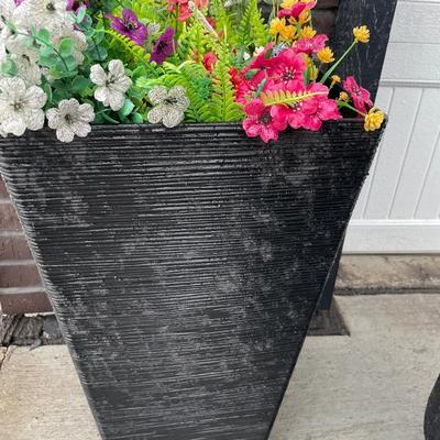 Outdoor pots and wreath