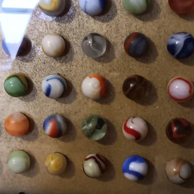 WOW!! 500+ MARBLES, 79 YRS OLD IN A GLASS FRONT DISPLAY CASE