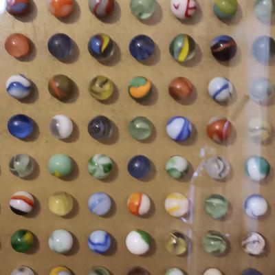 WOW!! 500+ MARBLES, 79 YRS OLD IN A GLASS FRONT DISPLAY CASE