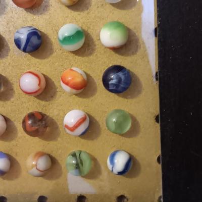 WOW!! 500+ MARBLES, 79 YRS OLD IN A GLASS FRONT DISPLAY CASE