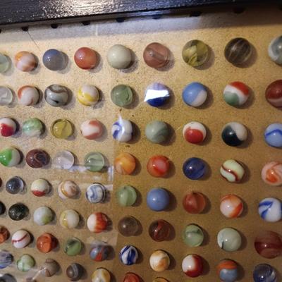 WOW!! 500+ MARBLES, 79 YRS OLD IN A GLASS FRONT DISPLAY CASE