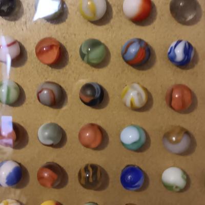 WOW!! 500+ MARBLES, 79 YRS OLD IN A GLASS FRONT DISPLAY CASE
