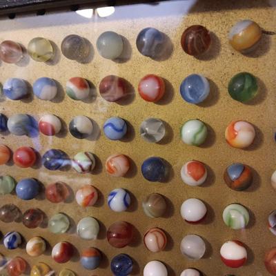 WOW!! 500+ MARBLES, 79 YRS OLD IN A GLASS FRONT DISPLAY CASE