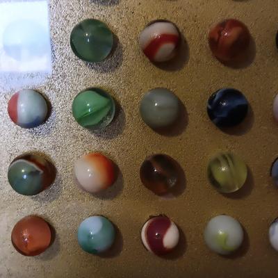 WOW!! 500+ MARBLES, 79 YRS OLD IN A GLASS FRONT DISPLAY CASE