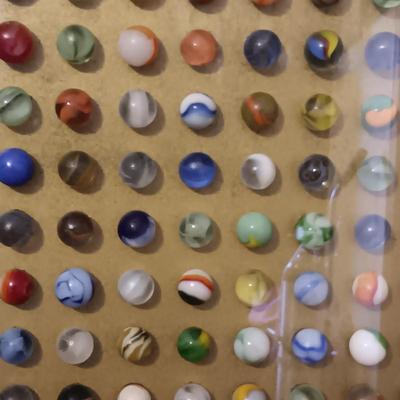 WOW!! 500+ MARBLES, 79 YRS OLD IN A GLASS FRONT DISPLAY CASE