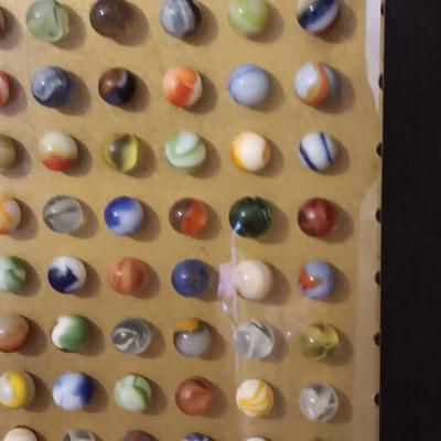WOW!! 500+ MARBLES, 79 YRS OLD IN A GLASS FRONT DISPLAY CASE
