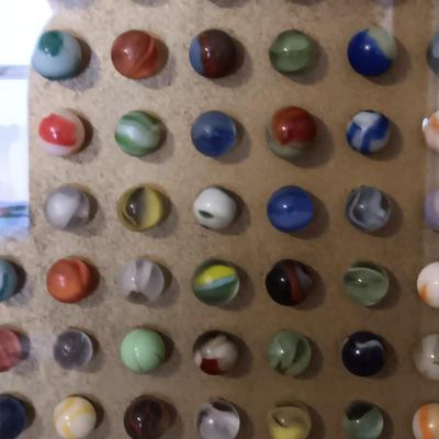 WOW!! 500+ MARBLES, 79 YRS OLD IN A GLASS FRONT DISPLAY CASE