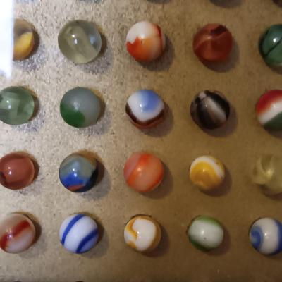 WOW!! 500+ MARBLES, 79 YRS OLD IN A GLASS FRONT DISPLAY CASE