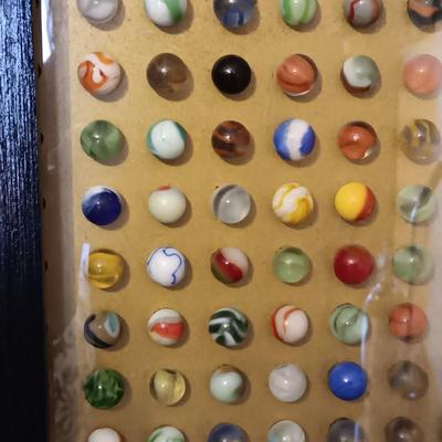 WOW!! 500+ MARBLES, 79 YRS OLD IN A GLASS FRONT DISPLAY CASE