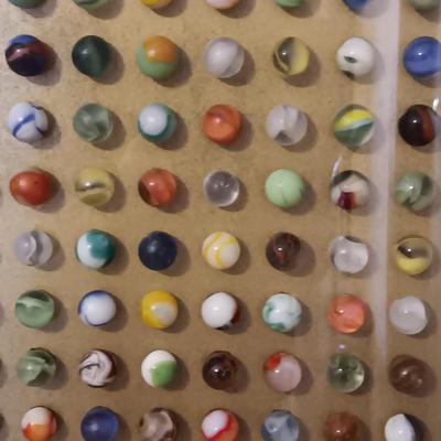 WOW!! 500+ MARBLES, 79 YRS OLD IN A GLASS FRONT DISPLAY CASE