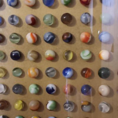 WOW!! 500+ MARBLES, 79 YRS OLD IN A GLASS FRONT DISPLAY CASE