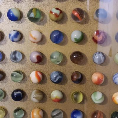 WOW!! 500+ MARBLES, 79 YRS OLD IN A GLASS FRONT DISPLAY CASE