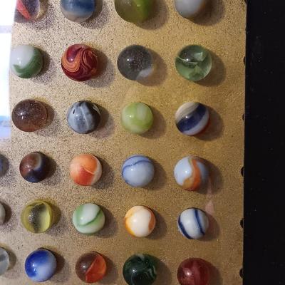 WOW!! 500+ MARBLES, 79 YRS OLD IN A GLASS FRONT DISPLAY CASE