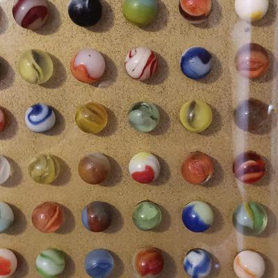 WOW!! 500+ MARBLES, 79 YRS OLD IN A GLASS FRONT DISPLAY CASE