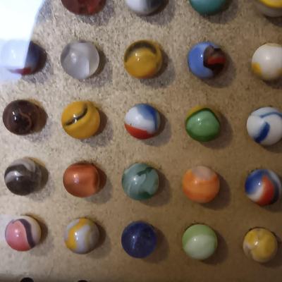 WOW!! 500+ MARBLES, 79 YRS OLD IN A GLASS FRONT DISPLAY CASE