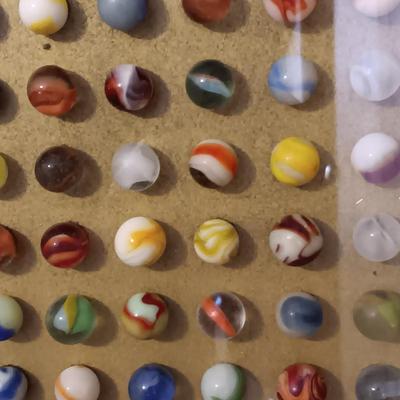 WOW!! 500+ MARBLES, 79 YRS OLD IN A GLASS FRONT DISPLAY CASE