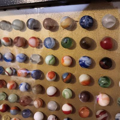 WOW!! 500+ MARBLES, 79 YRS OLD IN A GLASS FRONT DISPLAY CASE
