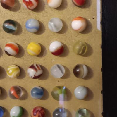 WOW!! 500+ MARBLES, 79 YRS OLD IN A GLASS FRONT DISPLAY CASE