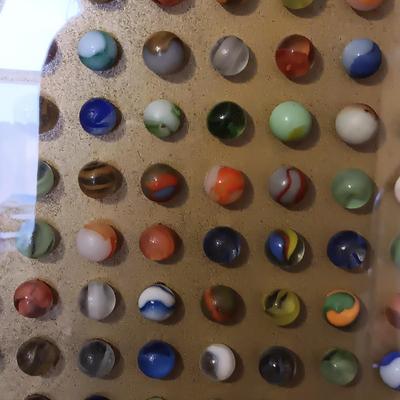 WOW!! 500+ MARBLES, 79 YRS OLD IN A GLASS FRONT DISPLAY CASE