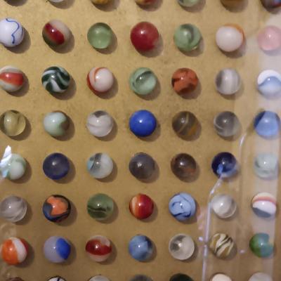 WOW!! 500+ MARBLES, 79 YRS OLD IN A GLASS FRONT DISPLAY CASE