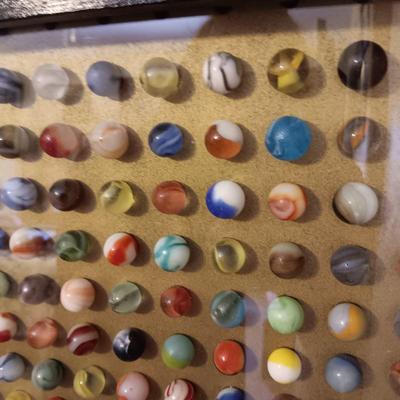 WOW!! 500+ MARBLES, 79 YRS OLD IN A GLASS FRONT DISPLAY CASE