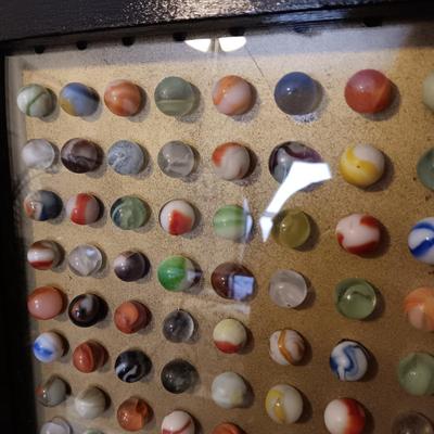 WOW!! 500+ MARBLES, 79 YRS OLD IN A GLASS FRONT DISPLAY CASE