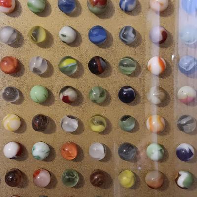 WOW!! 500+ MARBLES, 79 YRS OLD IN A GLASS FRONT DISPLAY CASE