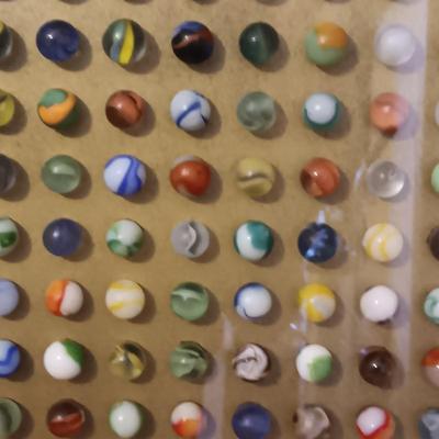 WOW!! 500+ MARBLES, 79 YRS OLD IN A GLASS FRONT DISPLAY CASE