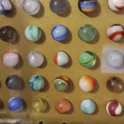 WOW!! 500+ MARBLES, 79 YRS OLD IN A GLASS FRONT DISPLAY CASE