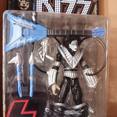 1997 KISS ACTION FIGURES ACE FREHLEY & PETER CRISS SEALED