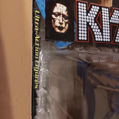 1997 KISS ACTION FIGURES ACE FREHLEY & PETER CRISS SEALED