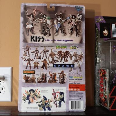 1997 KISS ACTION FIGURES GENE SIMMONS & PAUL STANLEY SEALED
