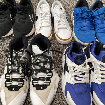 Men’s Black, White and blue Nikes