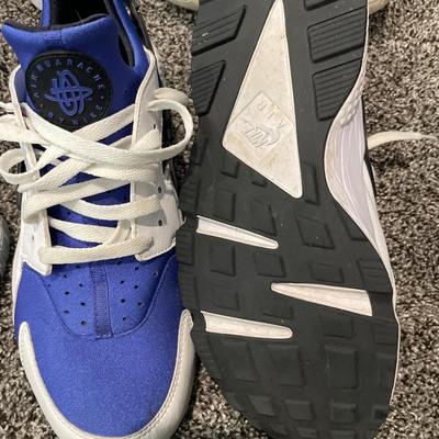 Men’s Black, White and blue Nikes