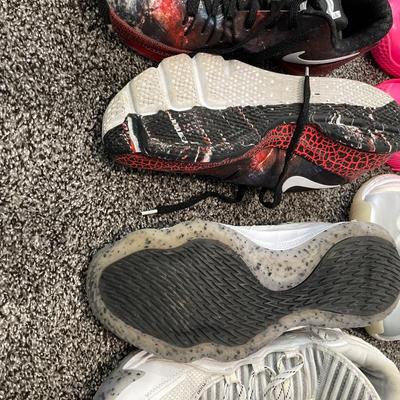 4 pairs men’s shoes
