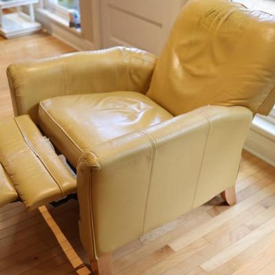 LA Z BOY Leather Recliner Chair (2 of 2) See Details