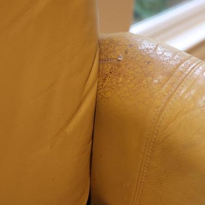 LA Z BOY Leather Recliner Chair (2 of 2) See Details